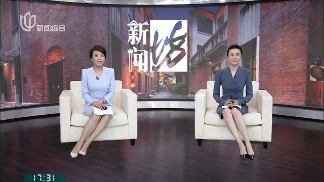 代步车失控坠河 消防公安快速救援