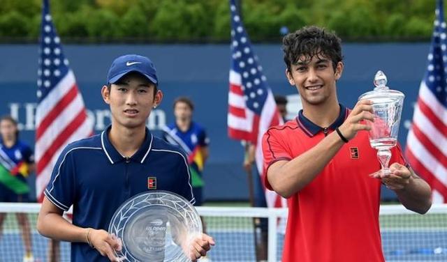 17岁小将美网青少年组男双夺冠,为中国香港获得首个大满贯男子冠军休闲区蓝鸢梦想 - Www.slyday.coM 17岁小将美网青少年组男双夺冠,为中国香港获得首个大满贯男子冠军休闲区蓝鸢梦想 - Www.slyday.coM