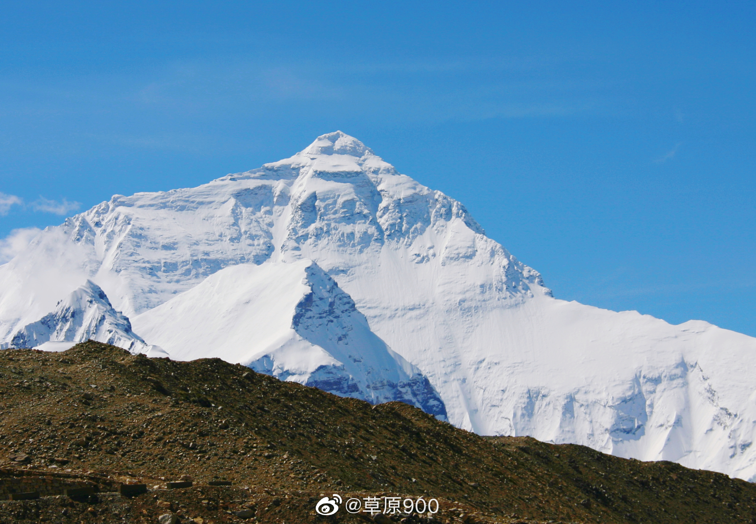 自驾西藏到过几次珠峰脚下,每次都幸运瞻仰到全貌