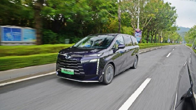 回家过年选啥车？家用贴心传祺新能源E8拿捏透了！