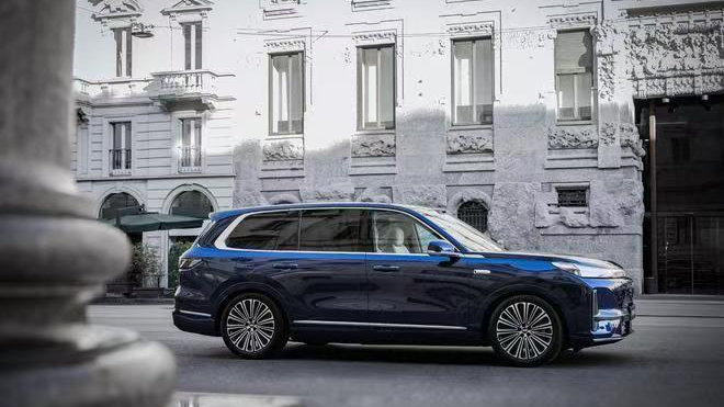 比问界M9更豪阔，为什么银河M9“三进大宅”便宜一半？