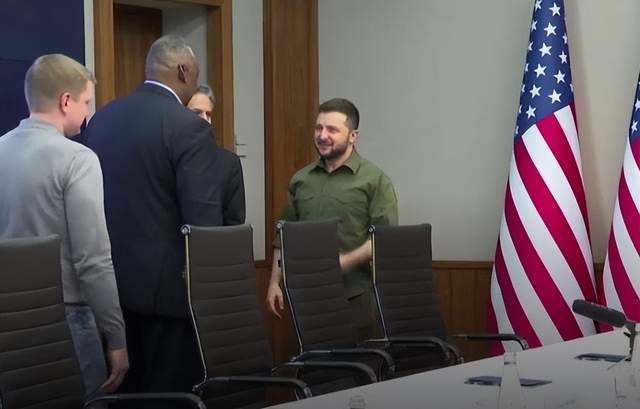 泽连斯基与叶利钦都曾到美国会演讲，结局只有一个：可悲、可笑休闲区蓝鸢梦想 - Www.slyday.coM