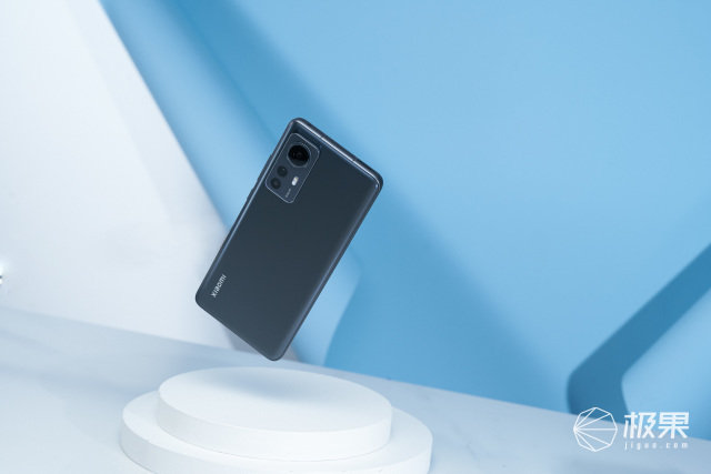 小米12X上手体验:绝佳体验+绝佳手感!这才是小屏手机该有的样子!休闲区蓝鸢梦想 - Www.slyday.coM 小米12X上手体验:绝佳体验+绝佳手感!这才是小屏手机该有的样子!休闲区蓝鸢梦想 - Www.slyday.coM