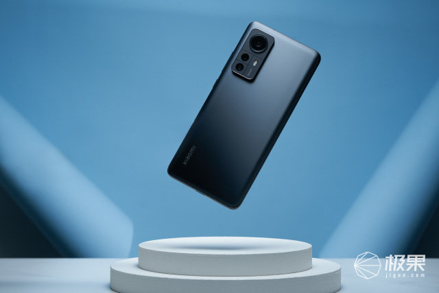 小米12X上手体验:绝佳体验+绝佳手感!这才是小屏手机该有的样子!休闲区蓝鸢梦想 - Www.slyday.coM 小米12X上手体验:绝佳体验+绝佳手感!这才是小屏手机该有的样子!休闲区蓝鸢梦想 - Www.slyday.coM