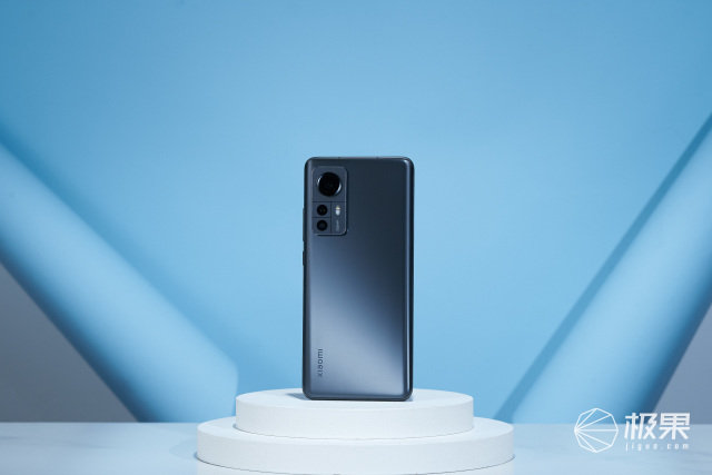 小米12X上手体验:绝佳体验+绝佳手感!这才是小屏手机该有的样子!休闲区蓝鸢梦想 - Www.slyday.coM 小米12X上手体验:绝佳体验+绝佳手感!这才是小屏手机该有的样子!休闲区蓝鸢梦想 - Www.slyday.coM