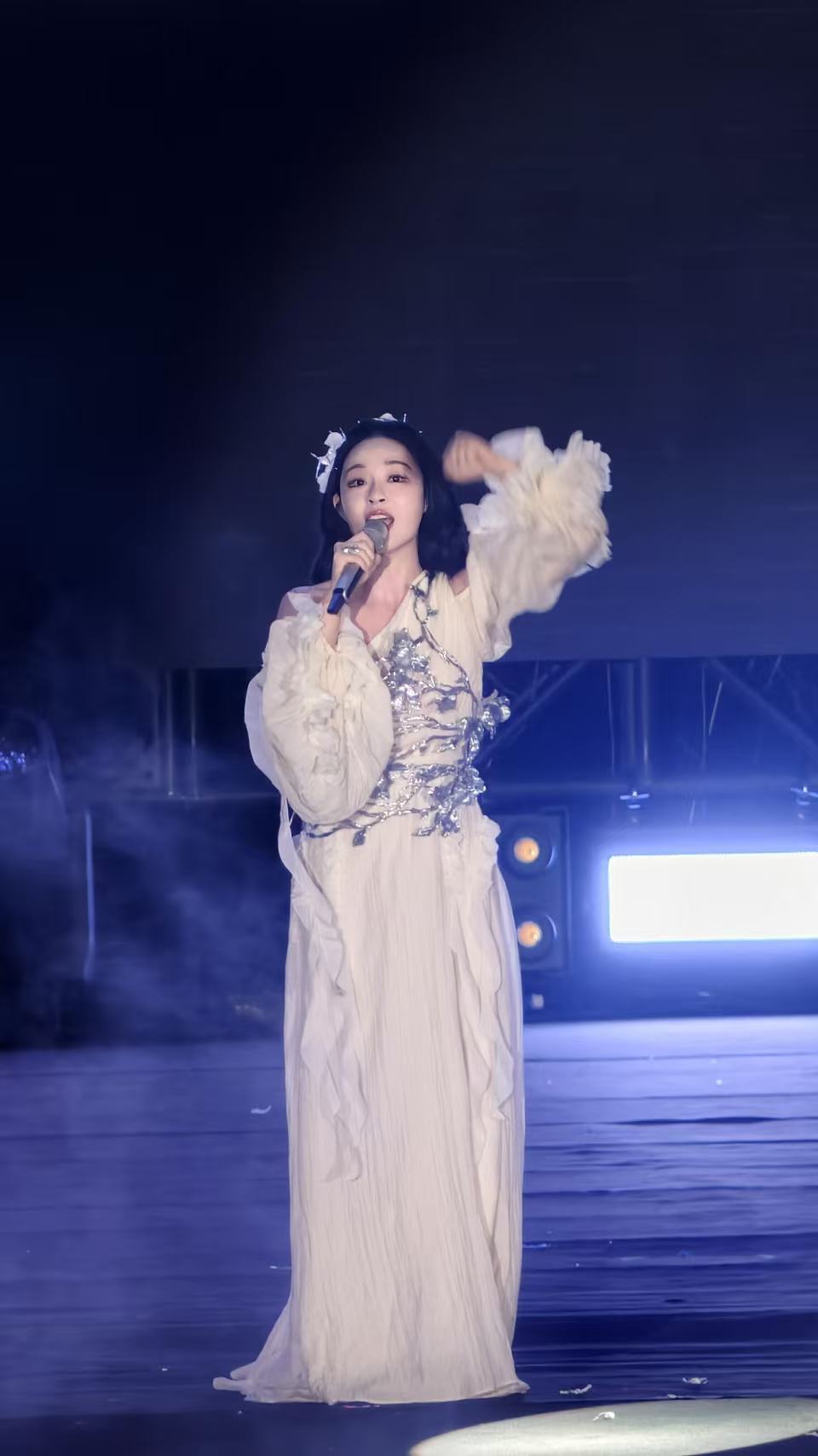 李莎旻子唱完新歌像结完婚，回顾十年音乐梦想