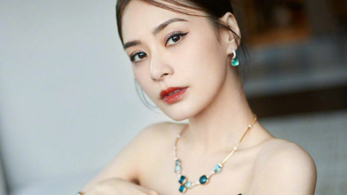 阿娇钟欣潼分享最新写真大片