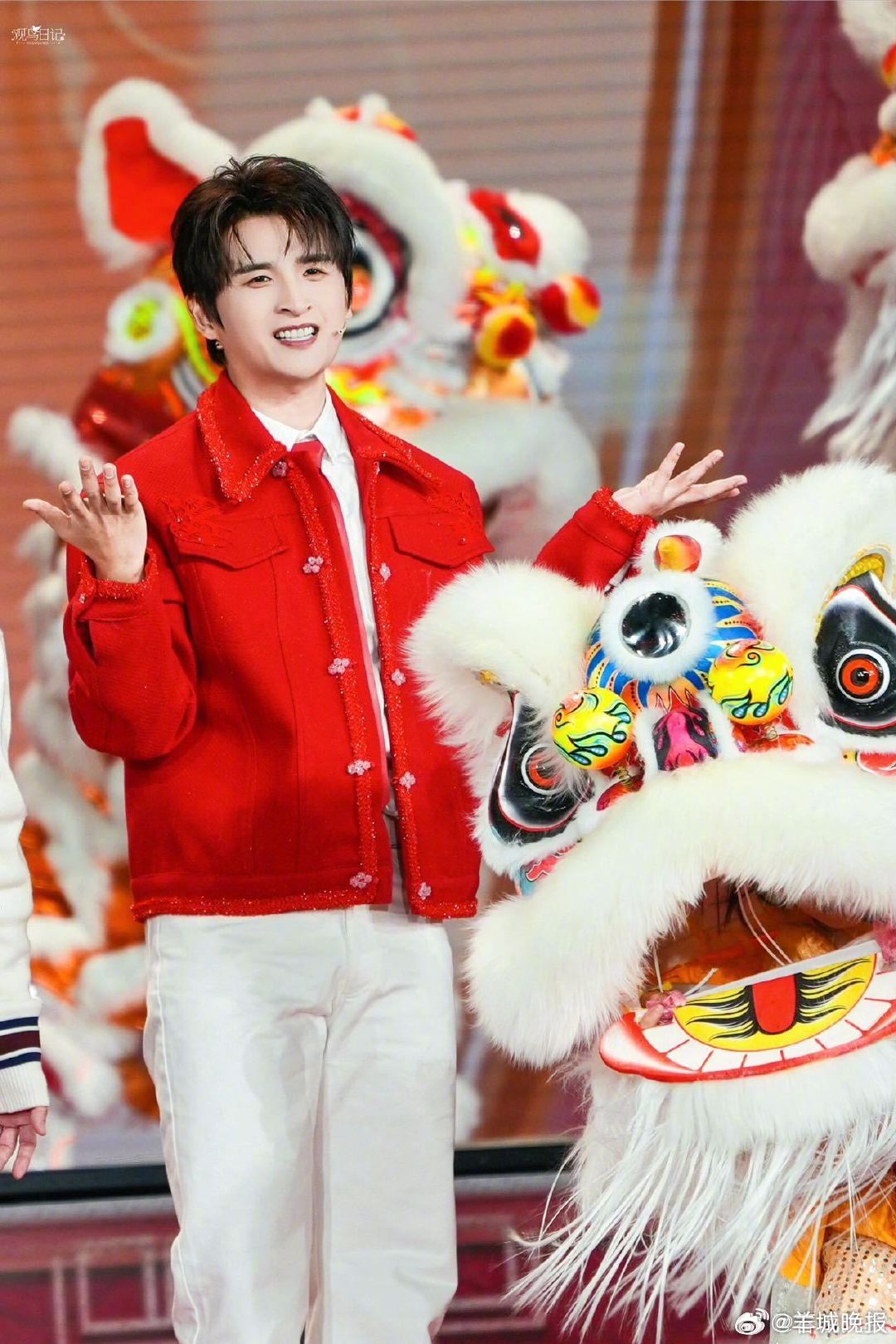 张远春晚出发图曝光，剪纸元宝船飞马象棋吸睛