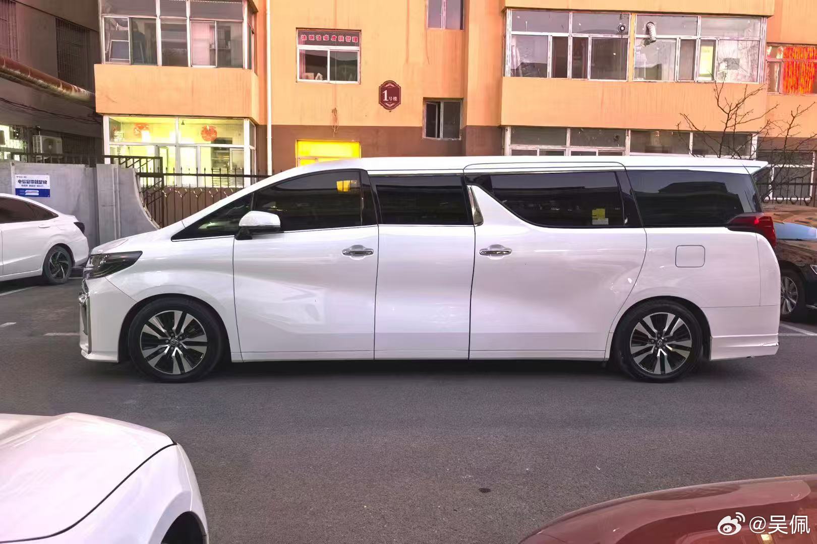 你看看我们新势力MPV们都逼到埃尔法什么地步了