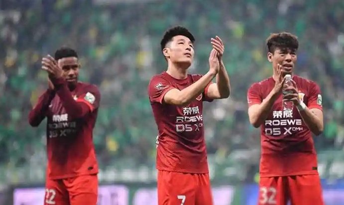 官宣，上港引援第1人或曝光，28岁，前锋，武磊好友，或拿顶薪