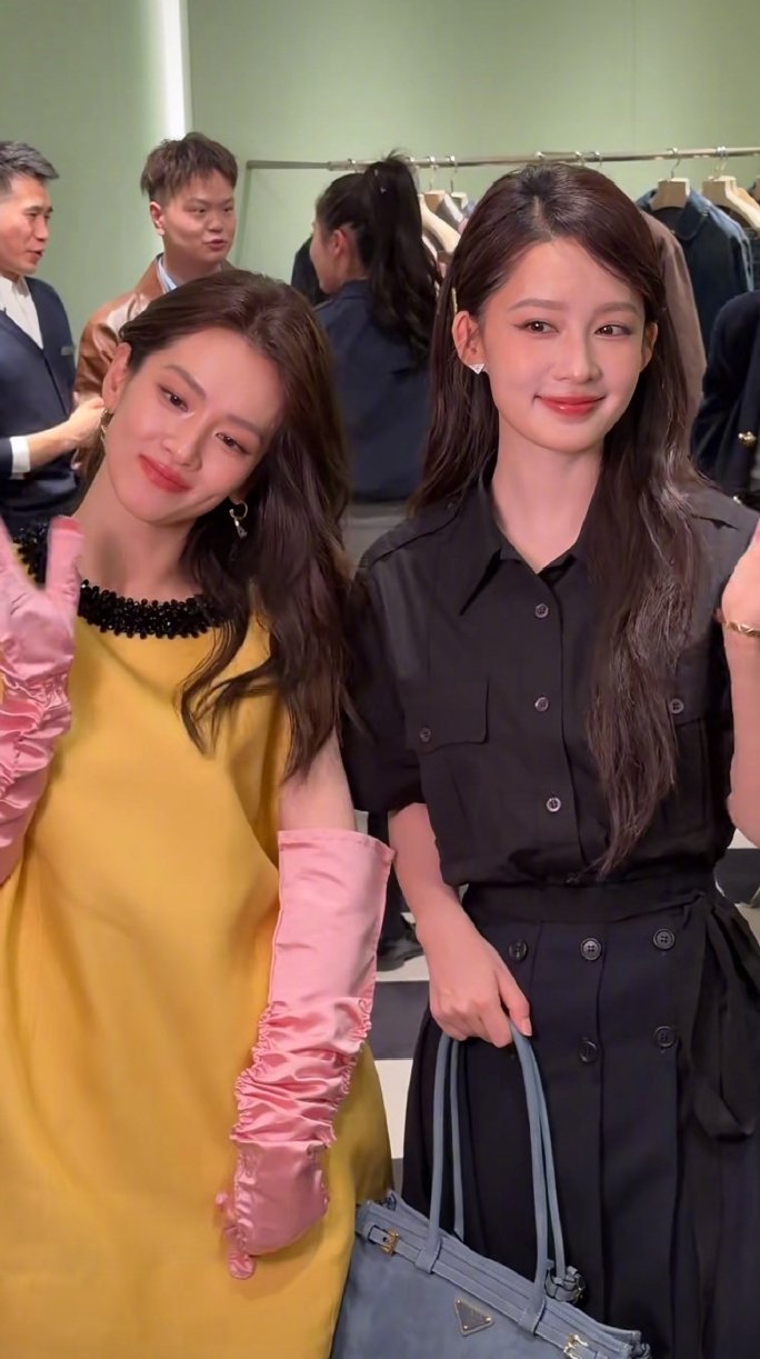 李沁陈昊宇亮相Prada活动