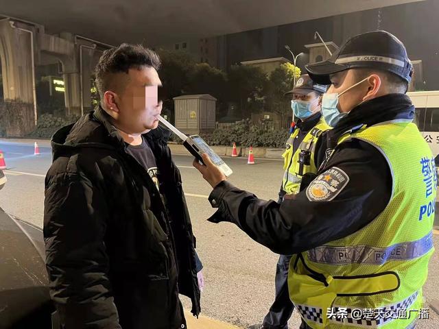洪山交警春运严查酒驾不放松 三小时查获3名“酒司机”休闲区蓝鸢梦想 - Www.slyday.coM 洪山交警春运严查酒驾不放松 三小时查获3名“酒司机”休闲区蓝鸢梦想 - Www.slyday.coM