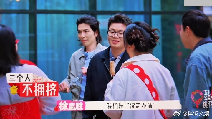 沈月李嘉琦大方展现好友相处模式