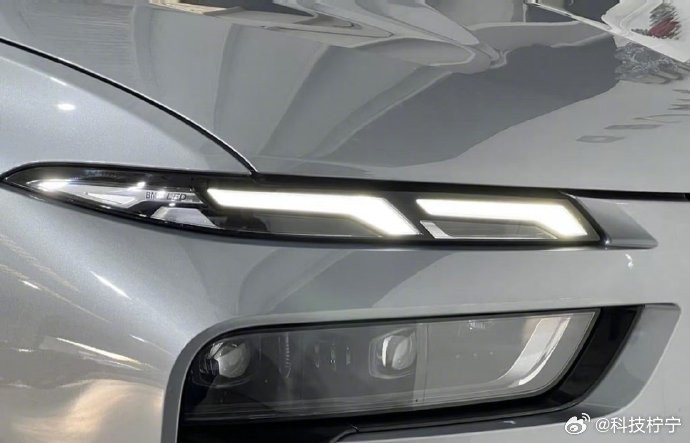 熏黑格栅亮黑侧裙SUV化身暗夜西装