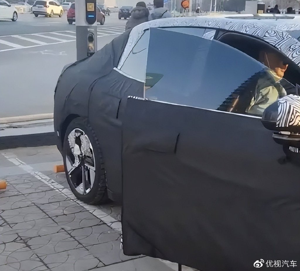 对标model3,极氪新车曝光,配无框车激光雷达,仅20万起