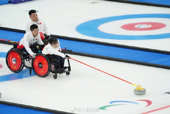 中国轮椅冰壶队战胜<a href=