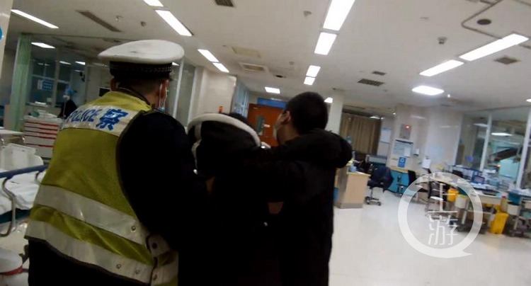 抢救大出血孕妇 十公里18个绿灯全开休闲区蓝鸢梦想 - Www.slyday.coM 抢救大出血孕妇 十公里18个绿灯全开休闲区蓝鸢梦想 - Www.slyday.coM