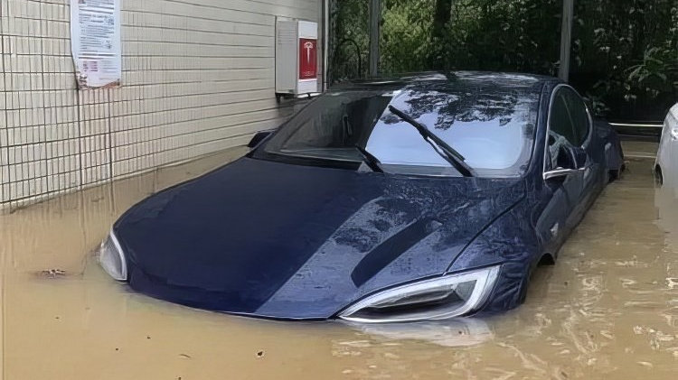 车被洪水冲走，保险公司能赔吗？