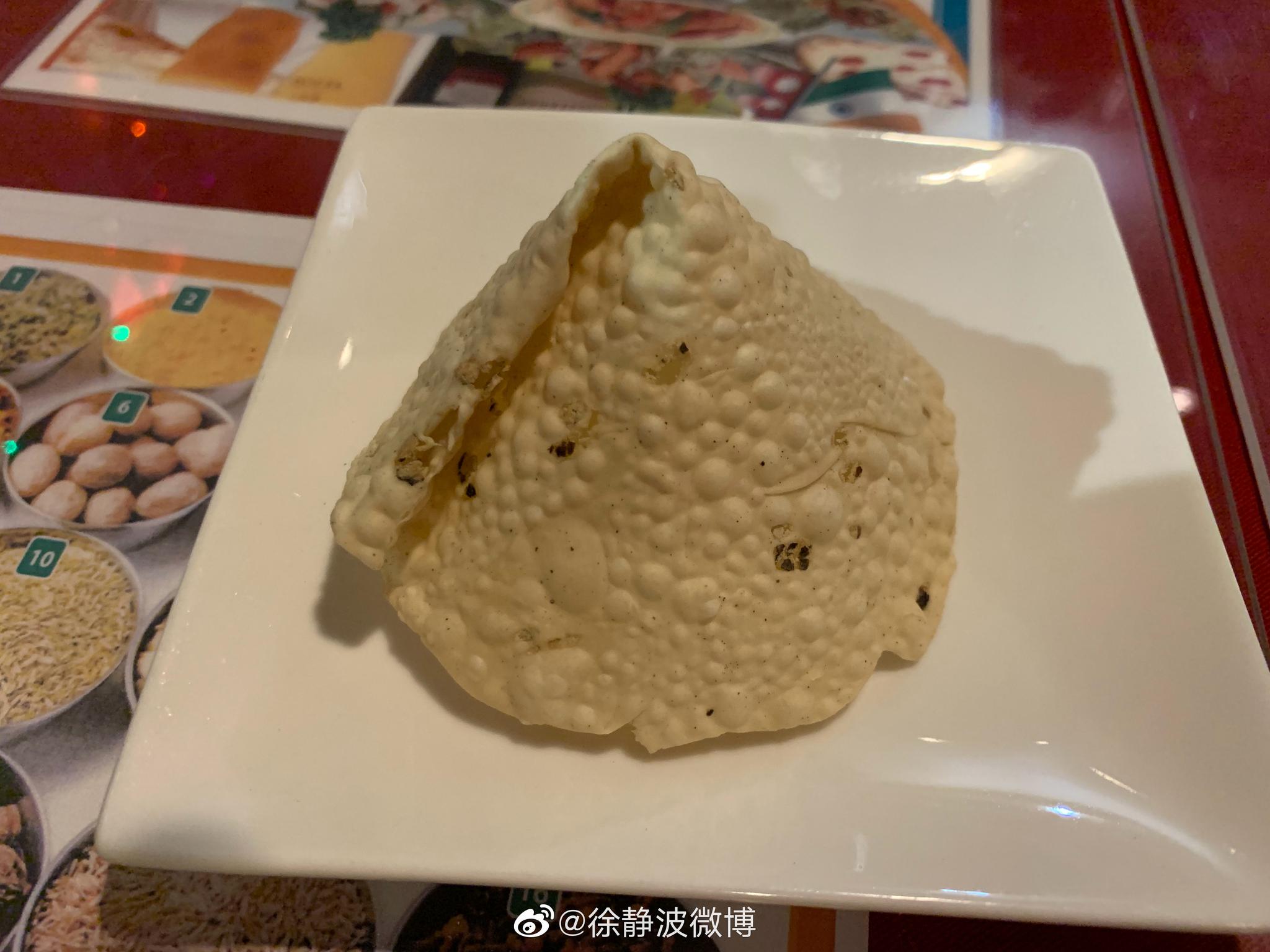 去印度料理店吃大饼 小伙子先端上来 前菜 我说是帽子 先端 料理店 前菜 新浪新闻