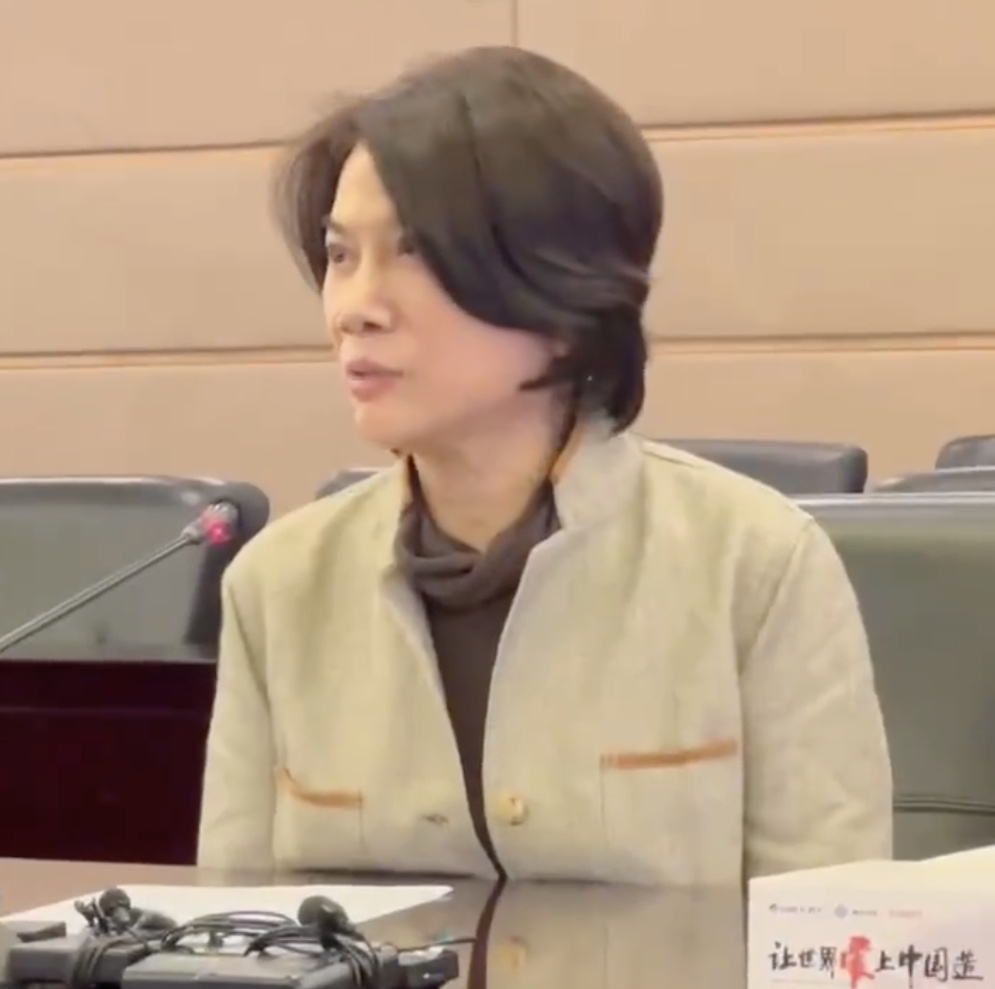 68岁董明珠否认与34岁员工王自如恋情，怒斥造谣者：低级下流无聊