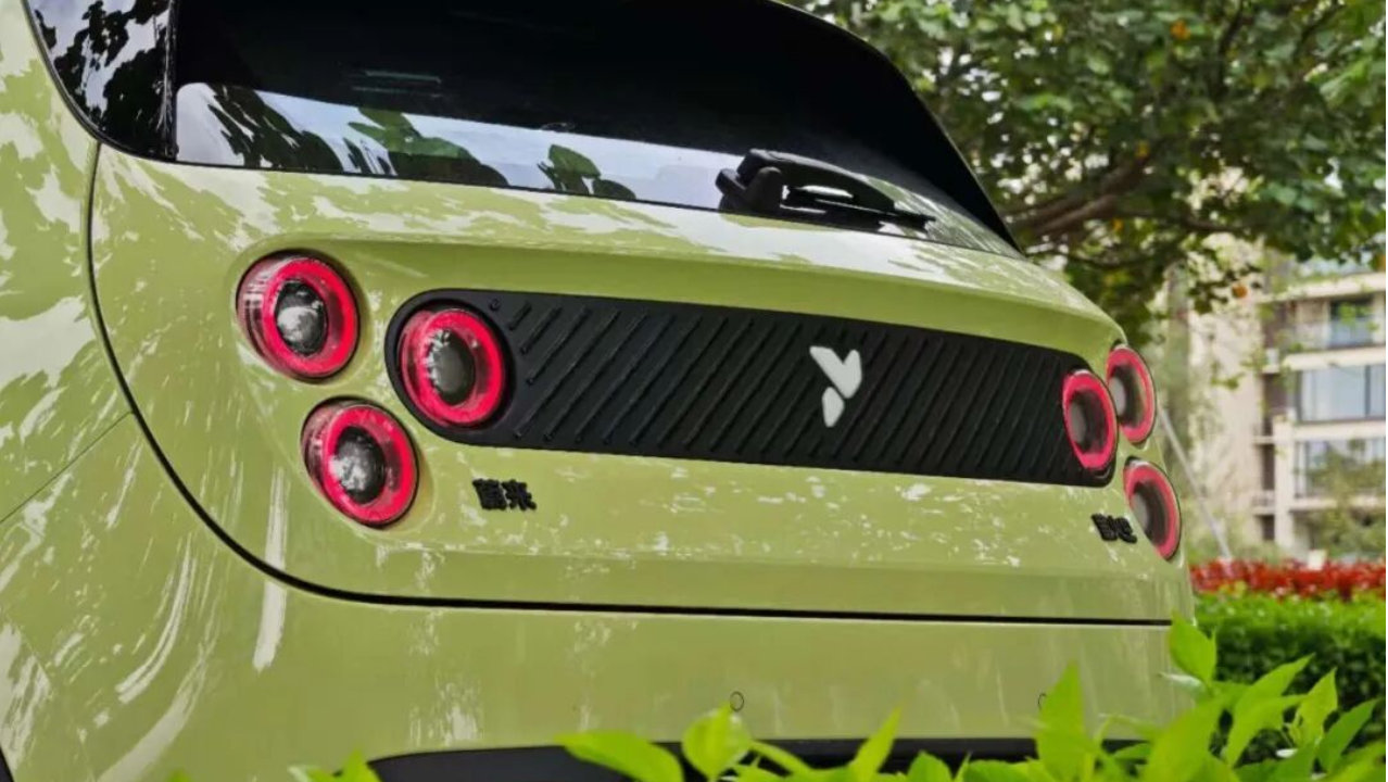 广州人把萤火虫买成“神车”飞度了