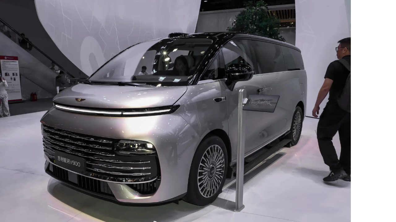 2025广州车展：这台“陆地游艇”太懂国人！银河V900家用商用通吃？
