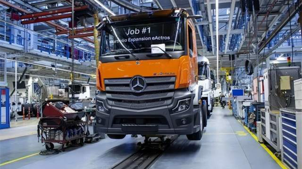 在新能源重卡赛场，为何欧美巨头落后了？