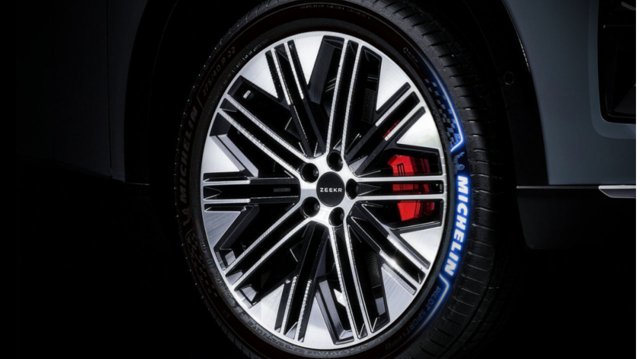 当供应链巨头集体为极氪8X站台，中国汽车开始书写新的故事