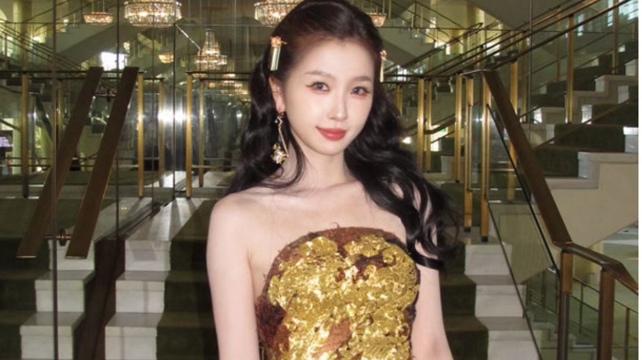 虞书欣黑金礼服惊艳全场，这才是富家千金该有的样子，美得让人窒息