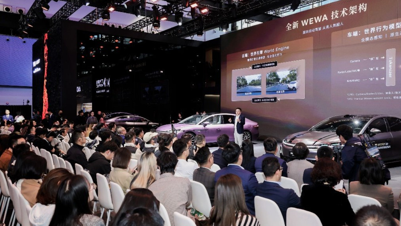 华系双智旗舰焕新登场 广汽昊铂A800内饰全球首发