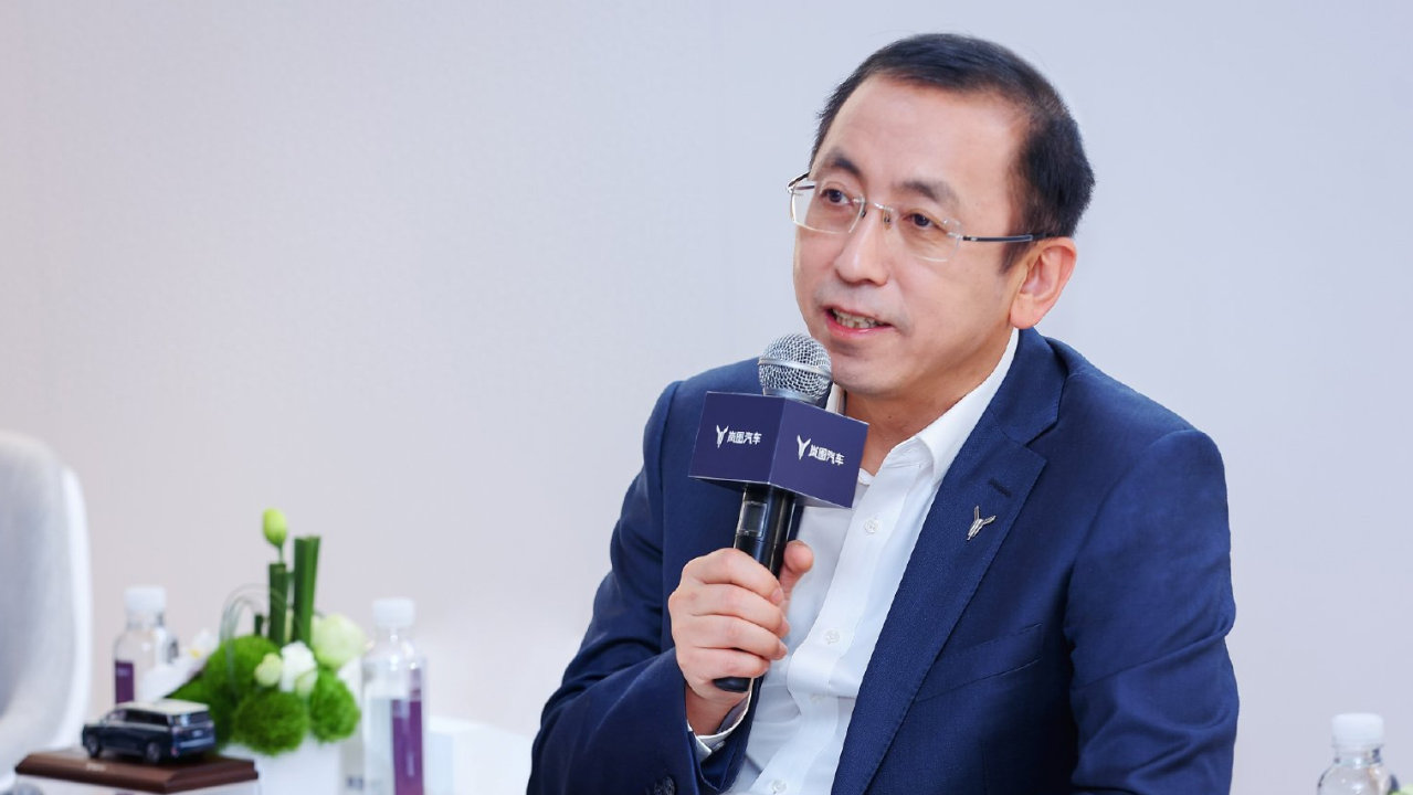 岚图卢放：向上攀登，把中国旗舰品牌搞上去