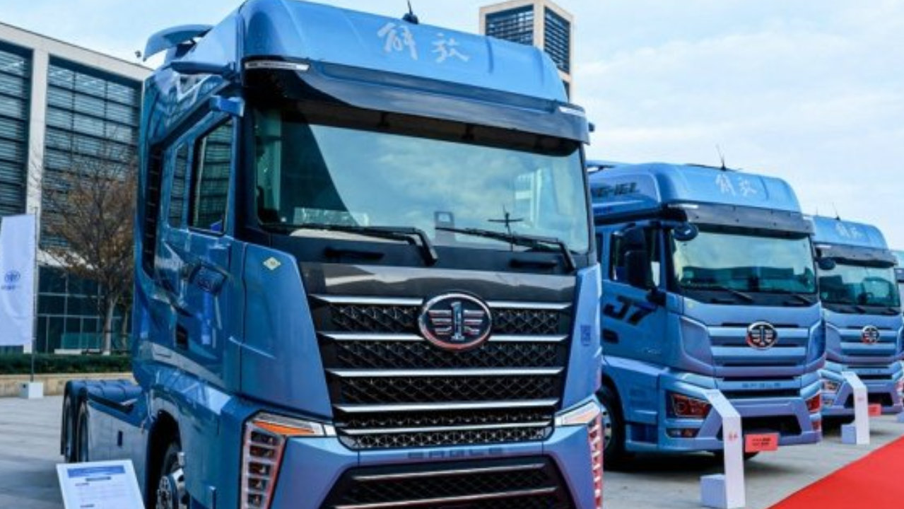解放/重汽巅峰对决！福田拿下季军 三一/奇瑞领涨 牵引车10月实销大增