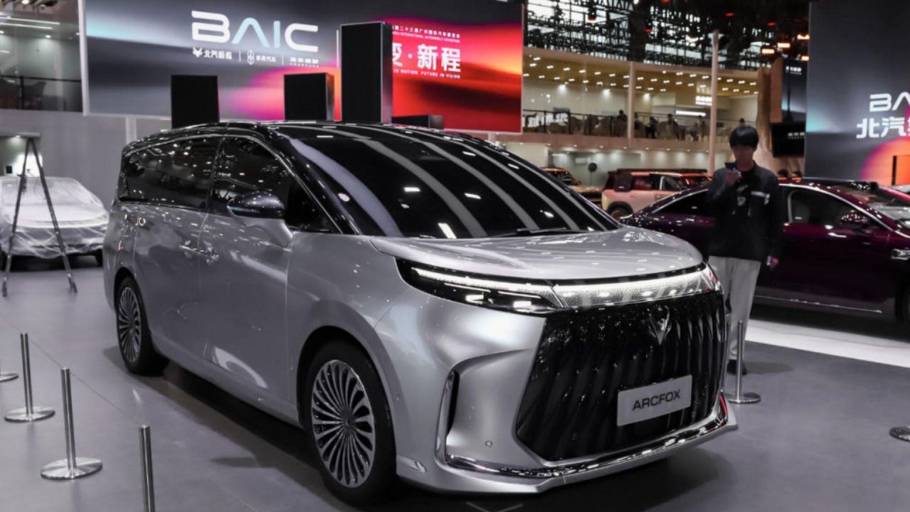 极狐全新MPV原型车，传统门把手好感度倍增