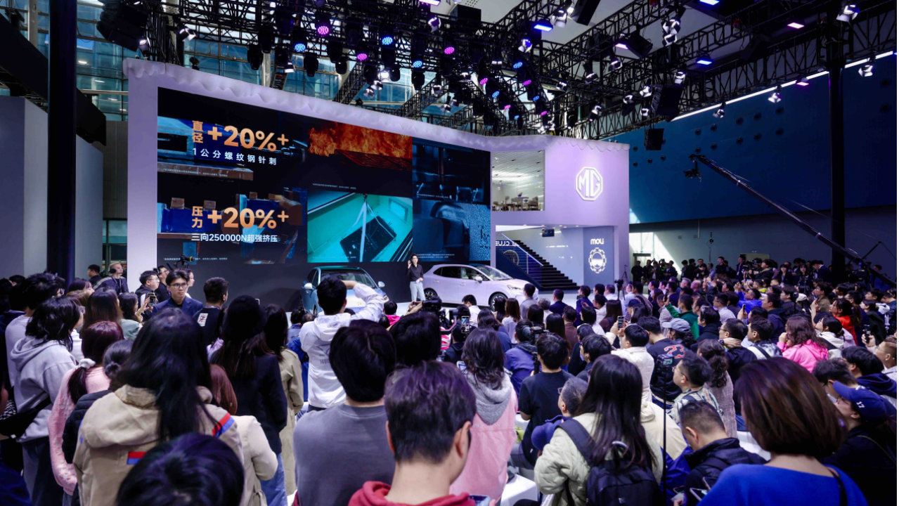 高端访谈丨10万级首搭半固态电池，MG4主打真“平权”