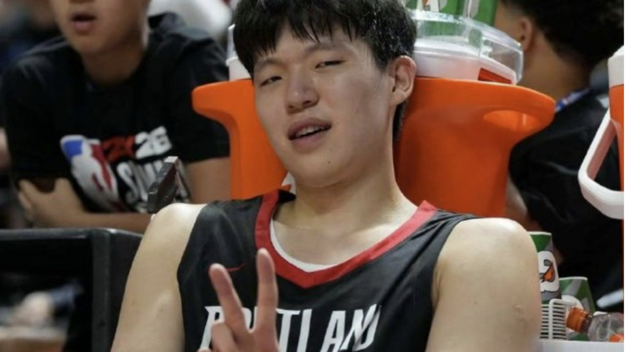 就是双标欺负你！8失误被他表扬，转头就批评小杨，斯普利特不装了