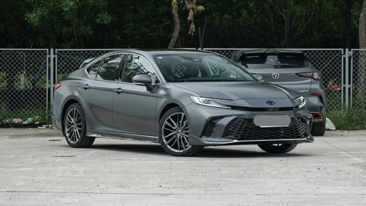 官方指导价19.48万起：提供专属磨砂灰车漆，凯美瑞光辉版车型上市