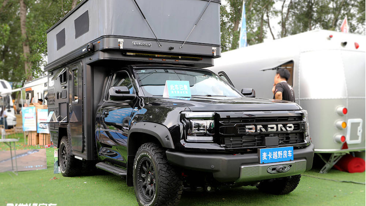 开牧马人住帐篷 vs 开麦卡住“标间”！当代越野人的终极选择题