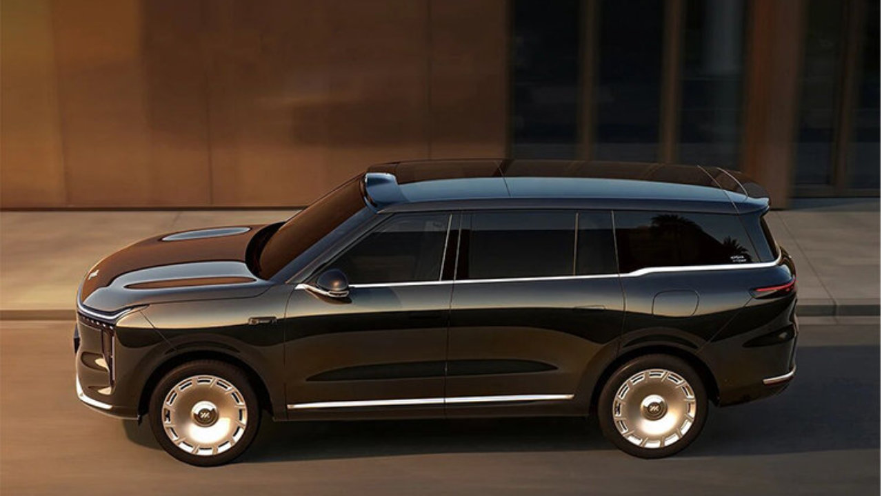 上汽智己LS9 Hyper亮相，首发量产“四轮全线控转向”