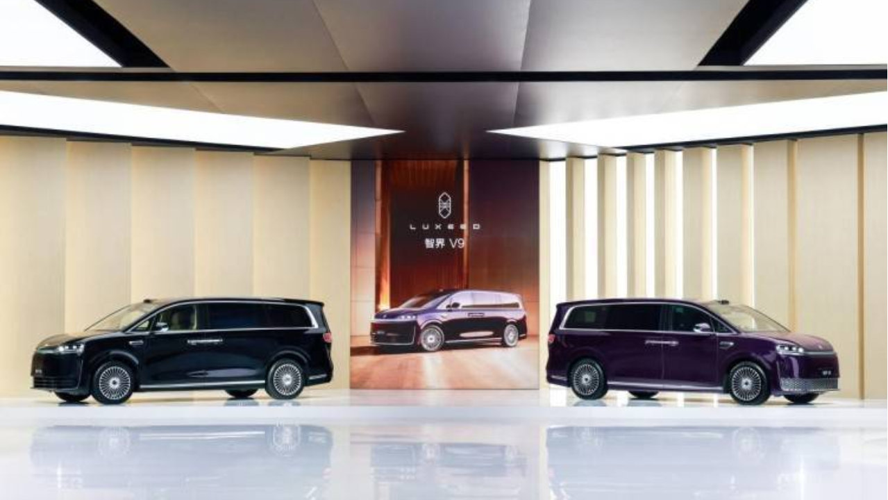 智界V9实车亮相展现破局者姿态，展车4月下旬即将进店