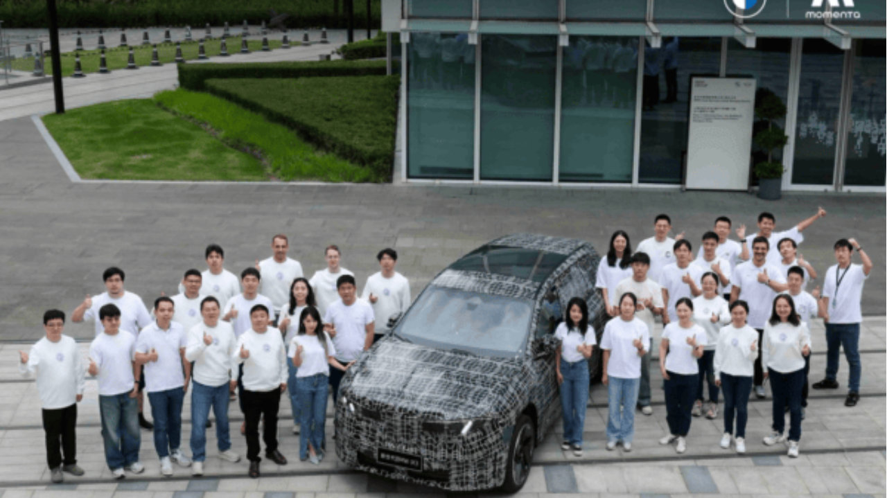 巅峰联手！宝马携手Momenta引爆豪华品牌智驾革命