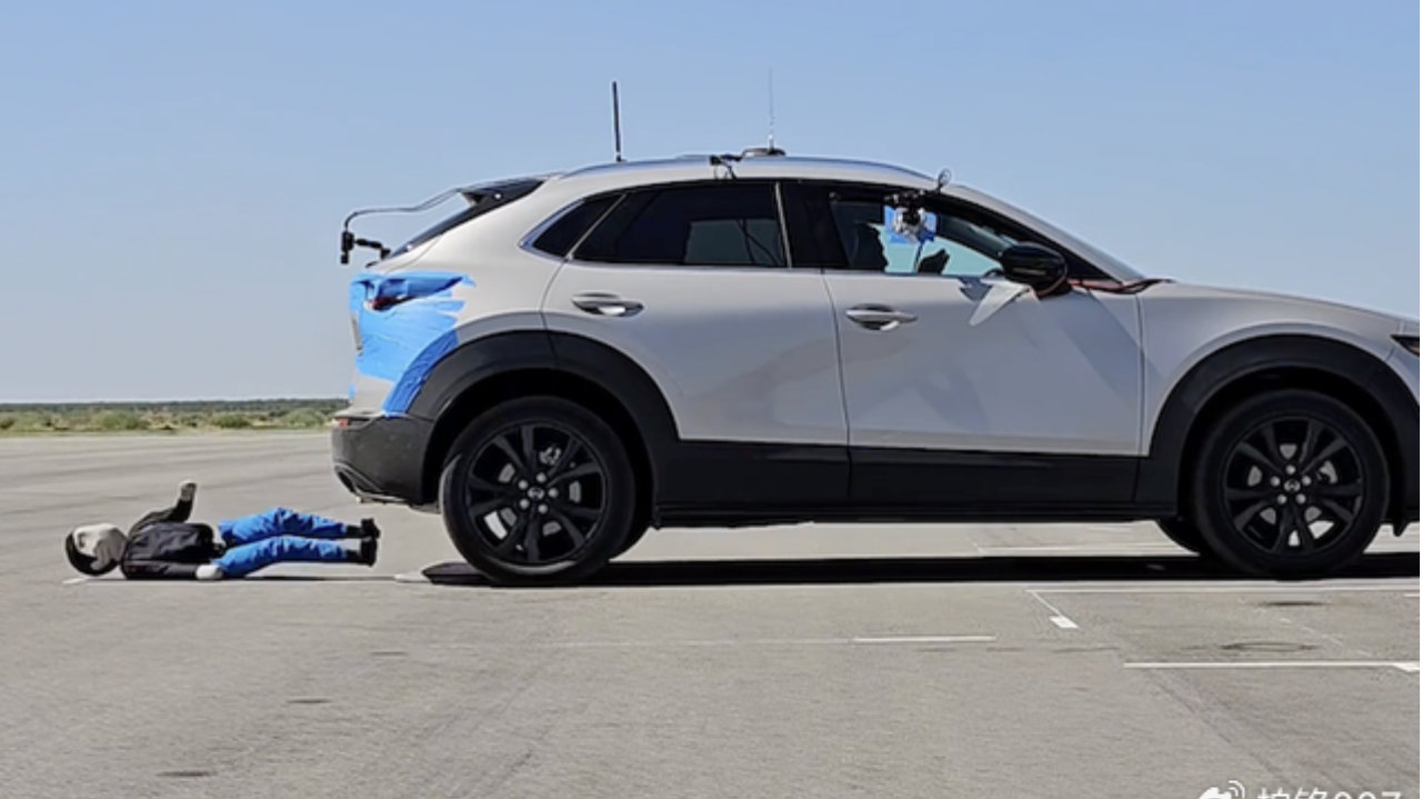 自动泊车撞车，RAEEB撞人也不刹车，智驾的牛皮已碎了一地！