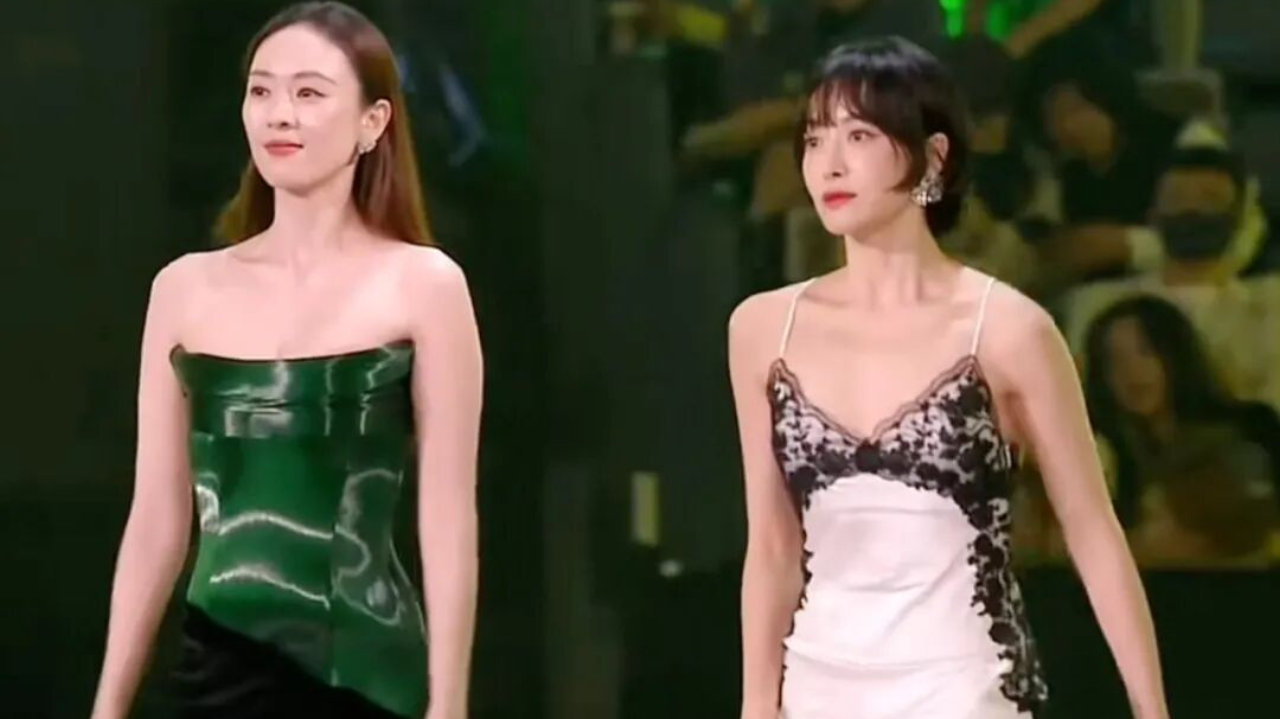 有一种“报复”，叫22年后，在张国立面前领奖