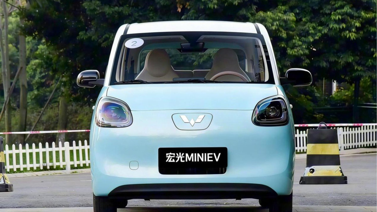 国内每卖2台微型代步车，就有一台宏光MINIEV！