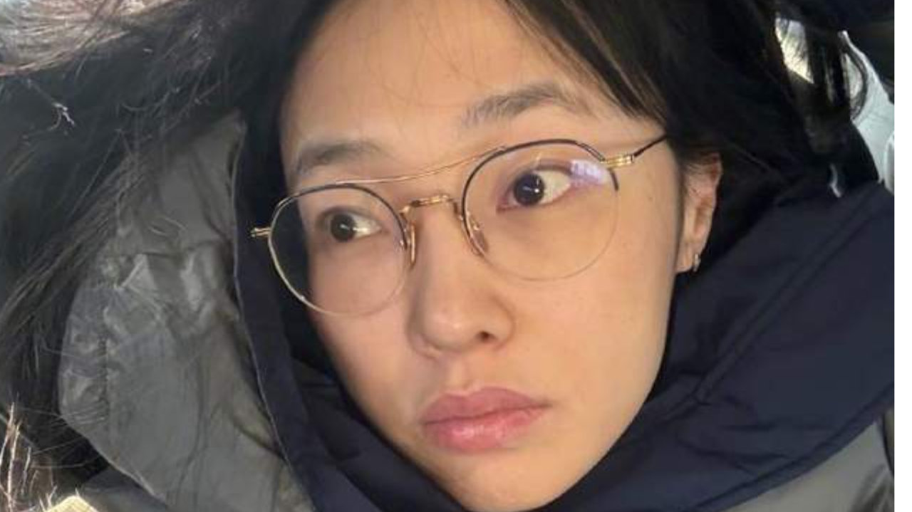 白百何晒素颜照，称都是这样上班儿吗？网友：第一眼看成了彭昱畅