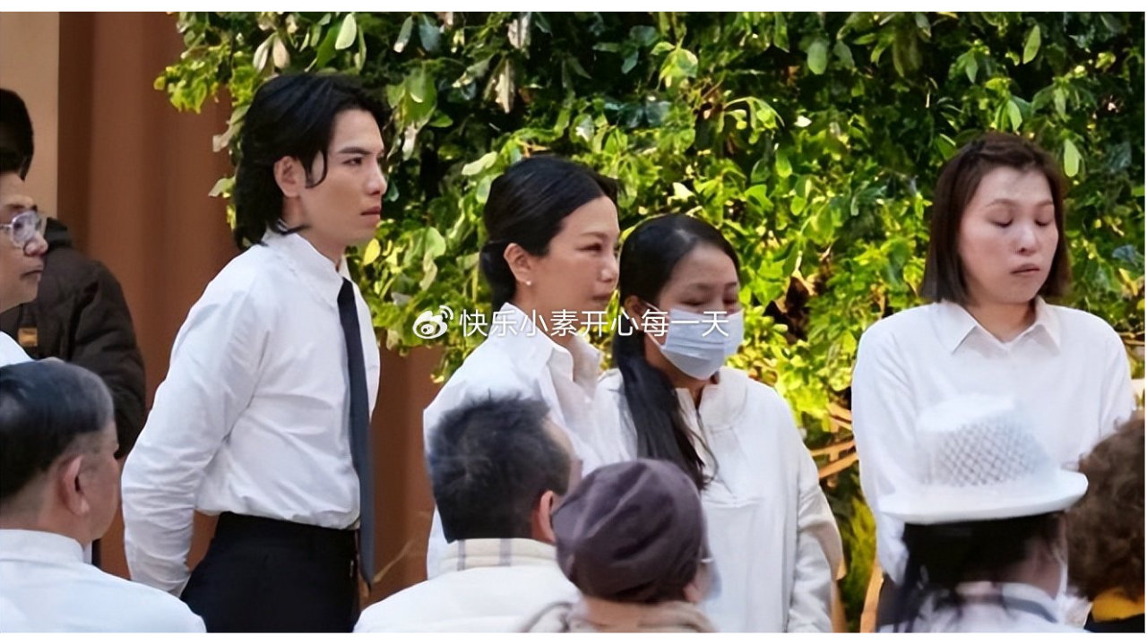 萧敬腾在岳父追思会上拥抱妻子，含泪致辞，感谢亲友！