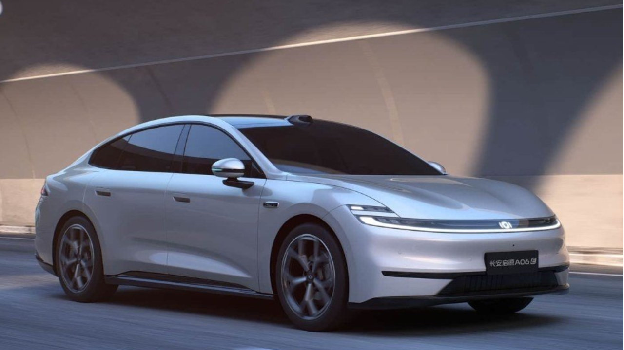 月销过万，长安启源A06凭什么成为家庭新宠？