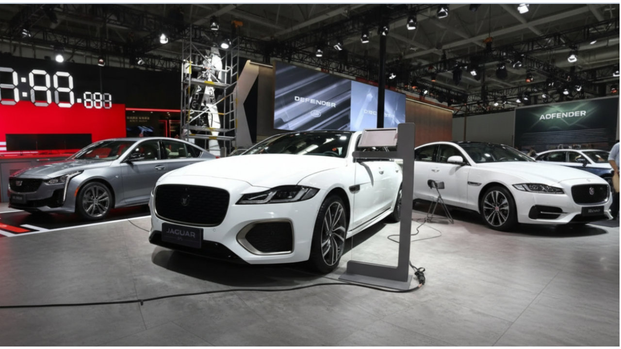 20多万选谁？奔驰EQE 25.6万对决捷豹XFL、凯迪拉克CT5