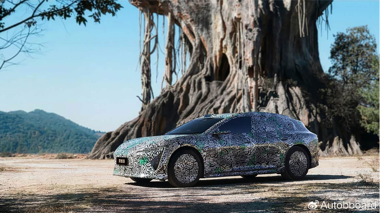 极氪007 GT终于有对手了，阿维塔打造，卖点：智驾+旅行！