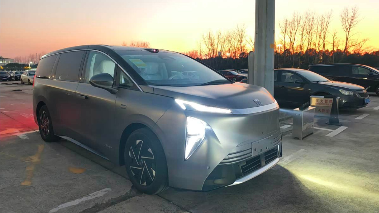 别克至境世家纯电版实车曝光，定位纯电MPV，上半年发布