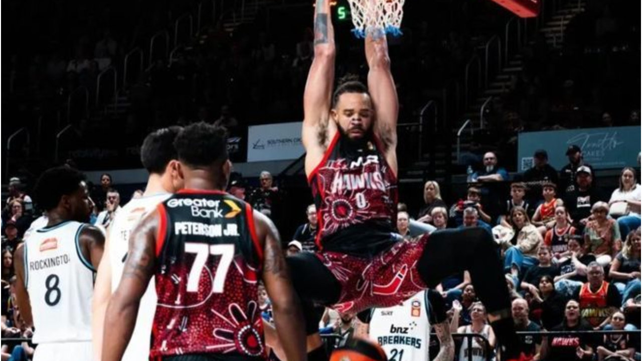 周琦迎争冠好帮手！北京正式官宣：签约三届NBA总冠军，2米13内线悍将